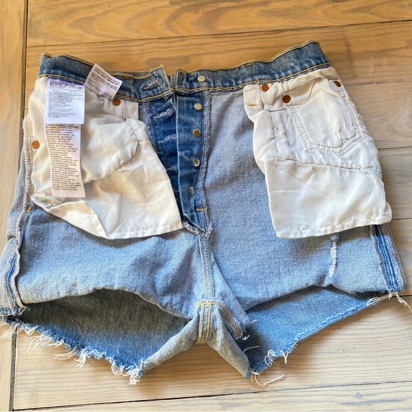 LEVIs Ribcage Short Distressed Frayed  Button Fly Shorts Womens 28 - Picture 12 of 15